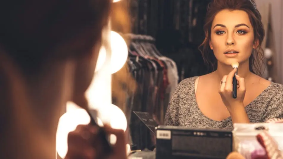 Makeup After Laser Eye Surgery: Complete Guide