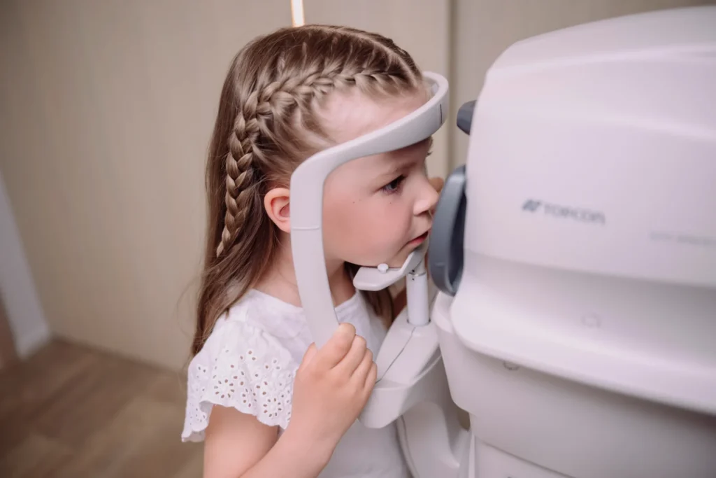 Lapse silmade kontroll meditsiinilise aparaadiga